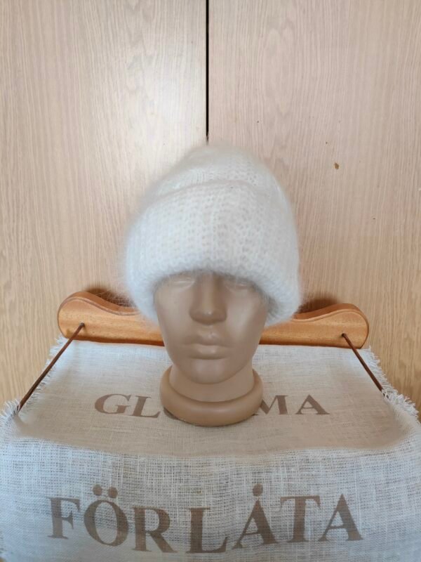 бяла космата шапка бяла космата шапка