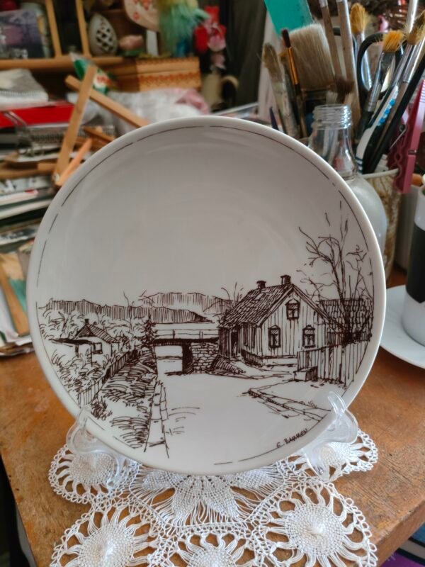 голяма порцеланова чиния