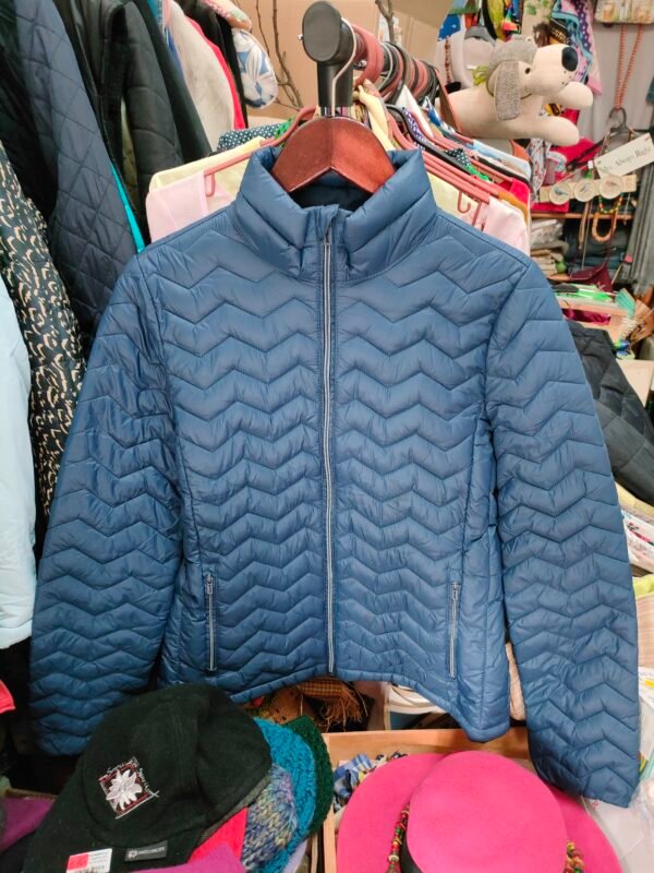 тъмно синьо яке