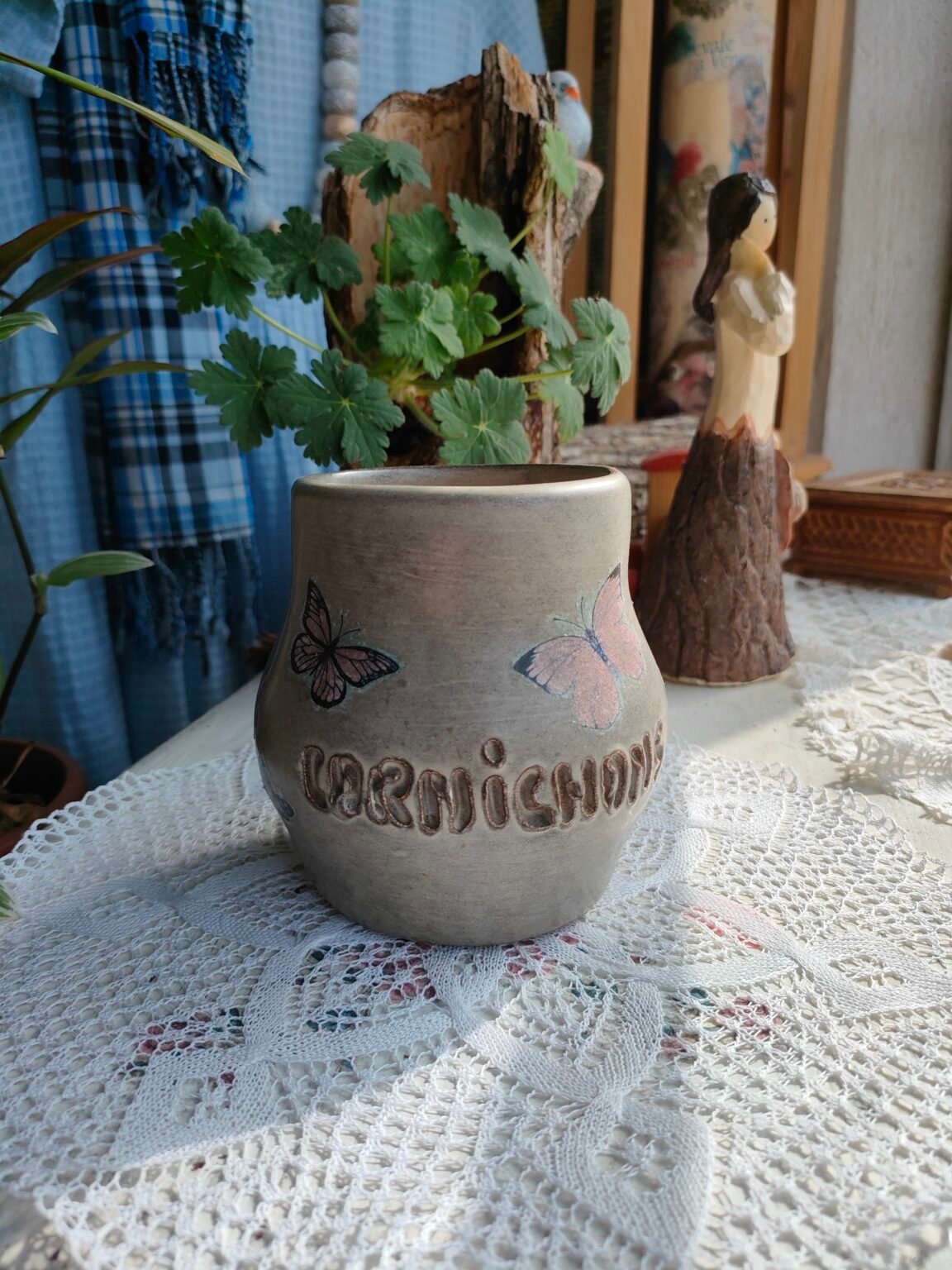 Ваза с пеперуди