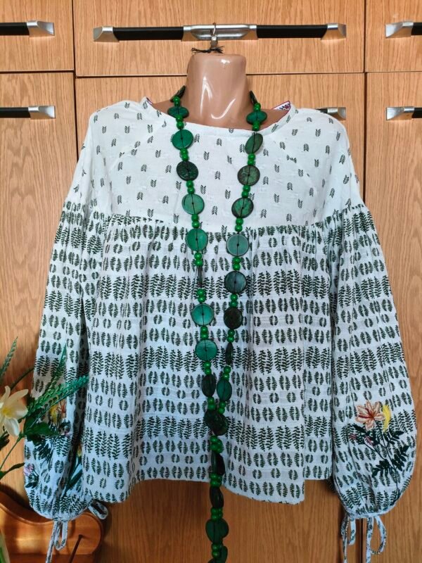 бяло-зелена блуза