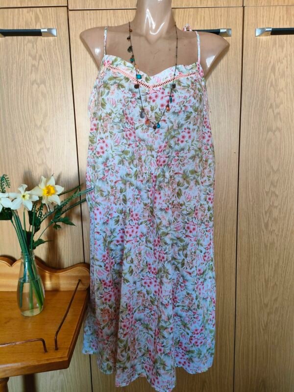 рокля цветя