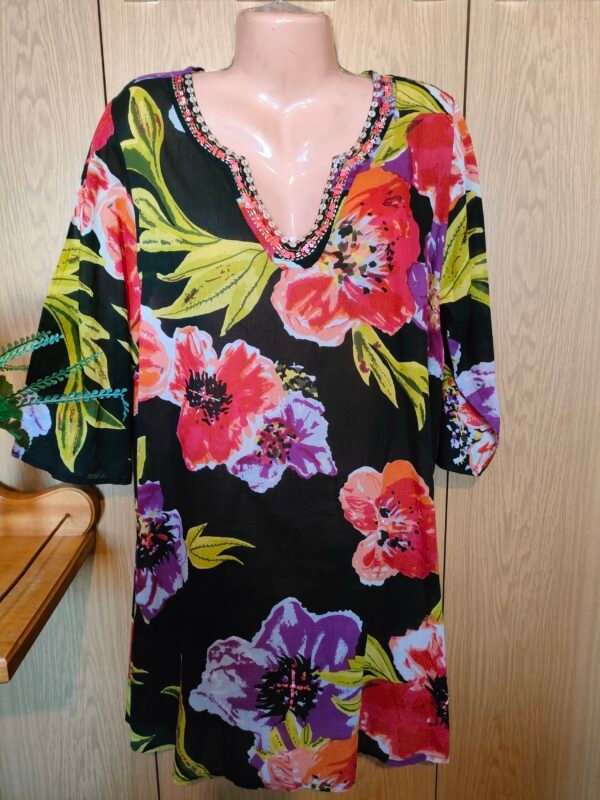 рокля черна цветя