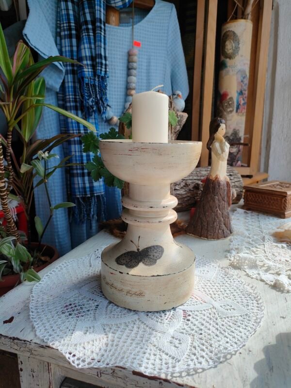 свещник с декупаж пеперуди