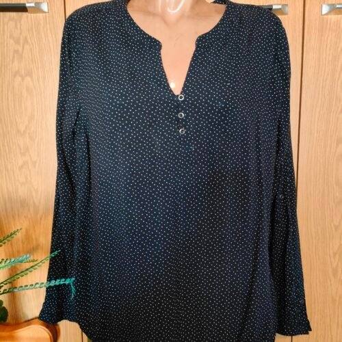 Блуза черна с бели точки Блуза черна с бели точки