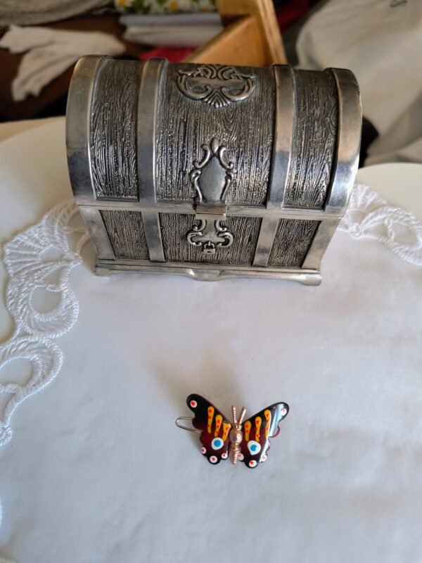 Брошка пеперуда